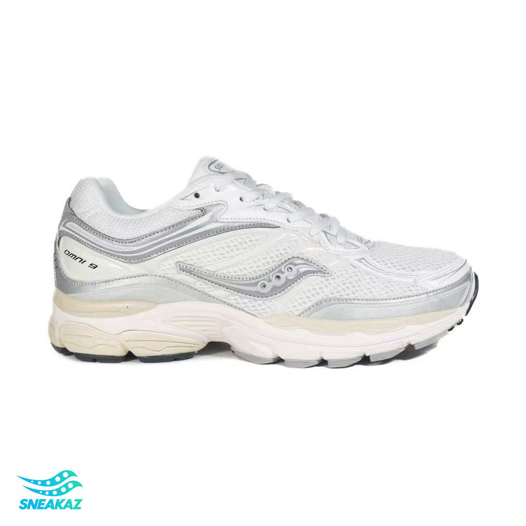 Saucony ProGrid Omni 9 — Blanc crème et gris clair — Sneakaz