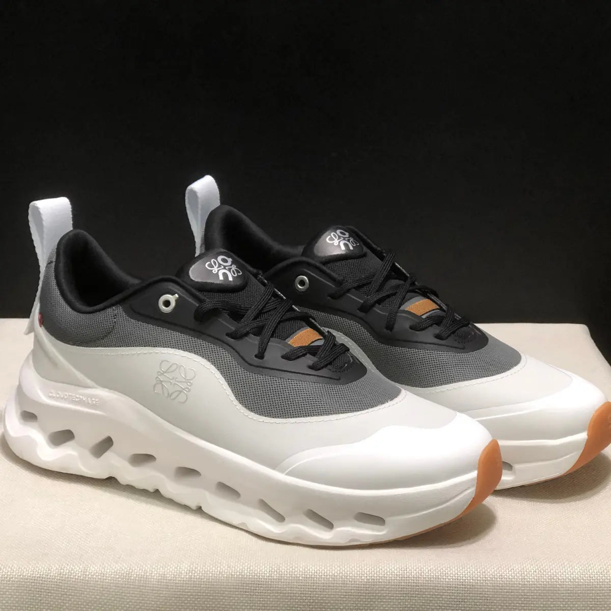 On Cloud × Loewe — Cloudtilt Gris Blanc