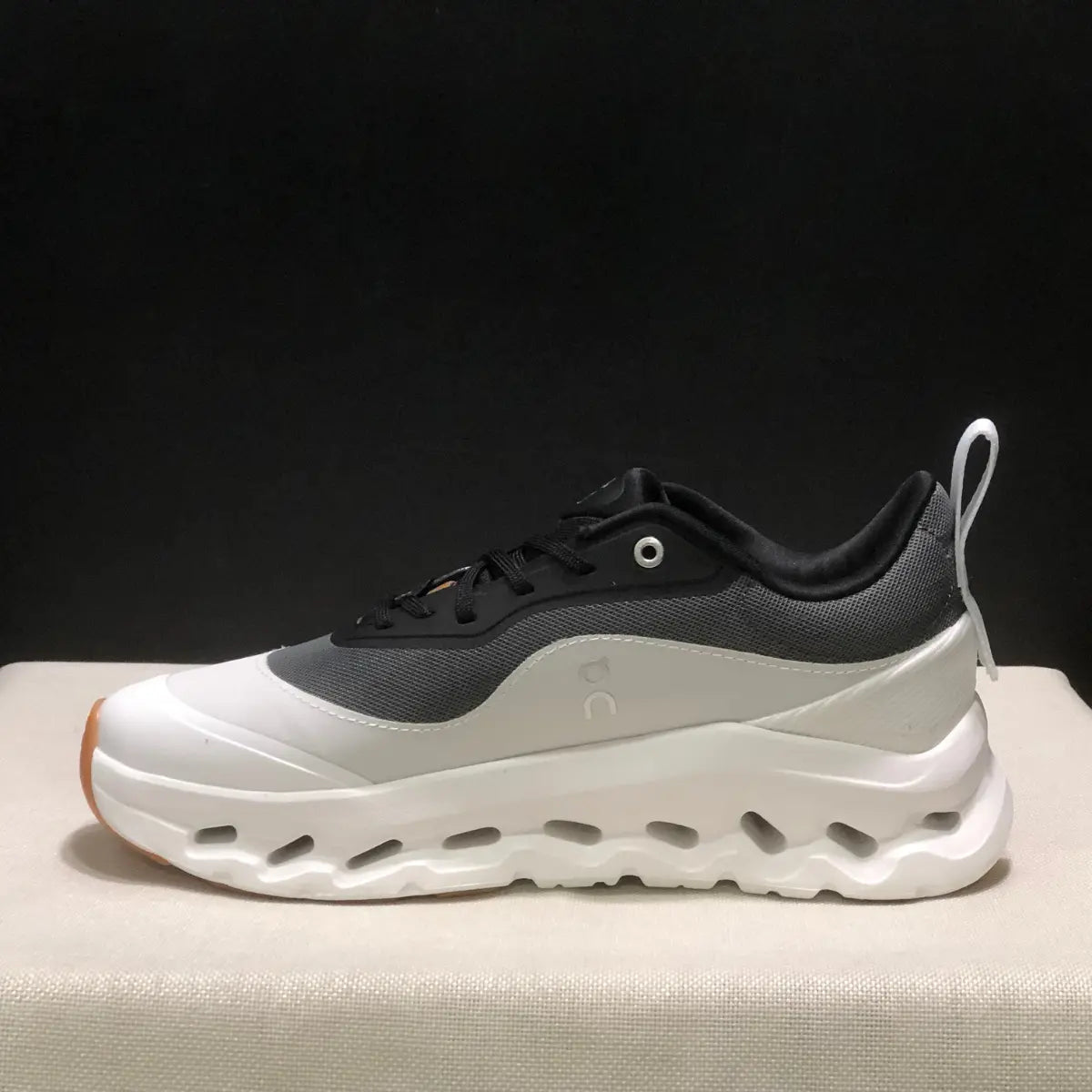 On Cloud × Loewe — Cloudtilt Gris Blanc