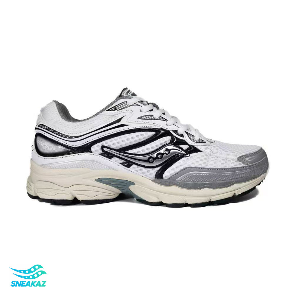 Saucony ProGrid Omni 9 — Blanc, noir et crème — Sneakaz